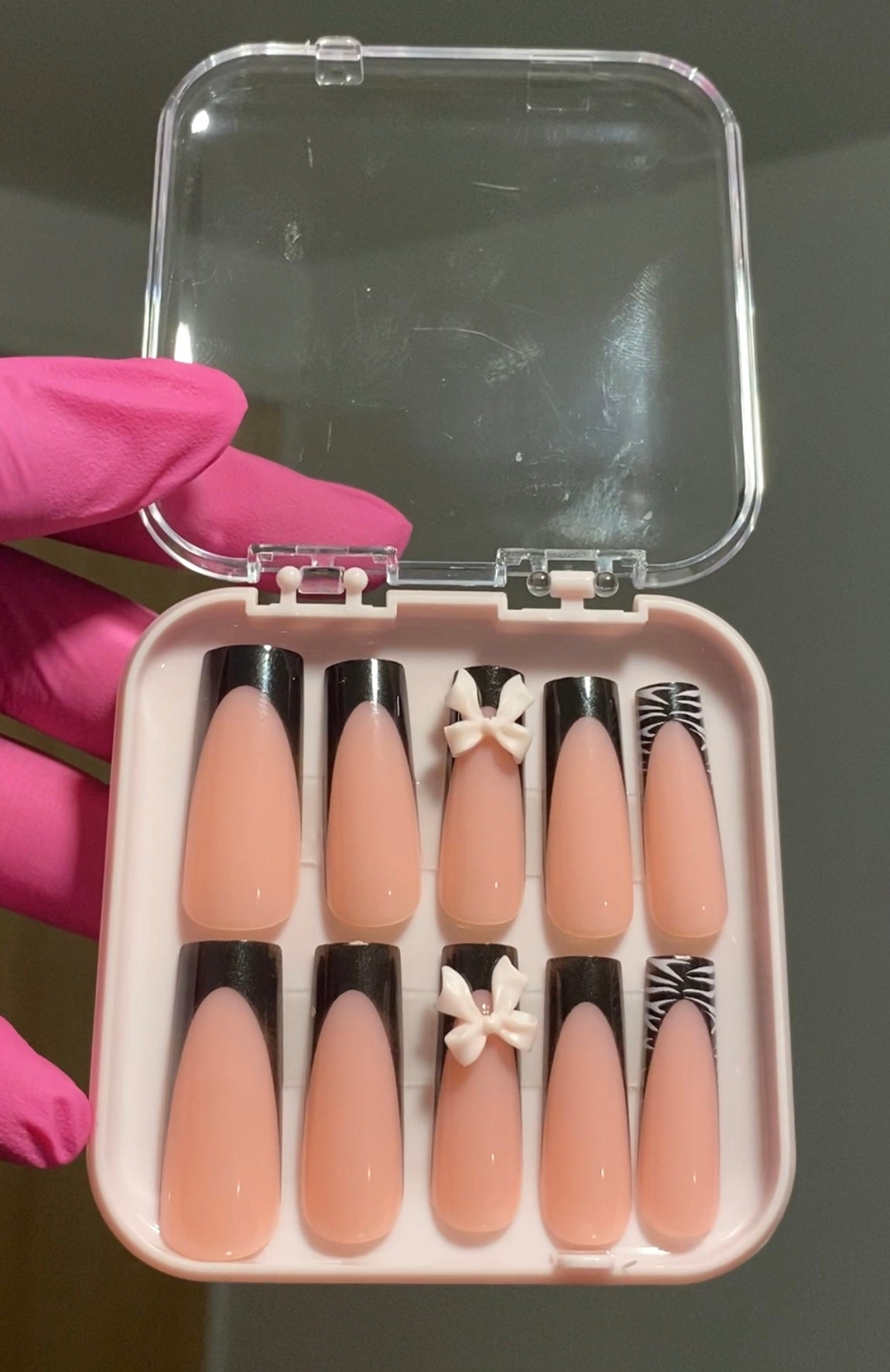 Black & White Design with Charms Press On Set