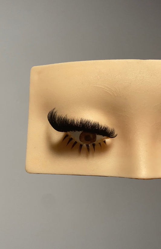 Wispy bottom lashes